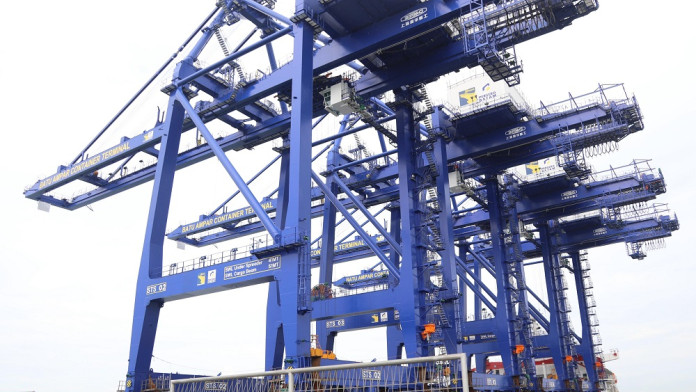 Pelabuhan Batu Ampar Datangkan Empat Unit STS Crane, Total Investasi Rp1,2 Triliun