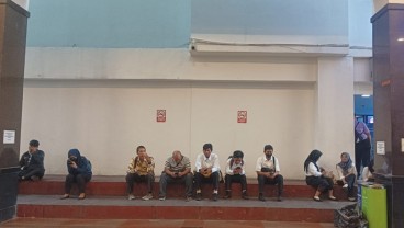 Ribuan Pelamar Kerja Menggantungkan Asa di Job Fair 2025