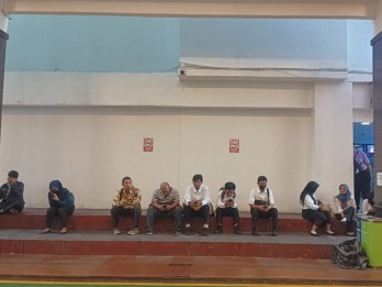 Ribuan Pelamar Kerja Menggantungkan Asa di Job Fair 2025
