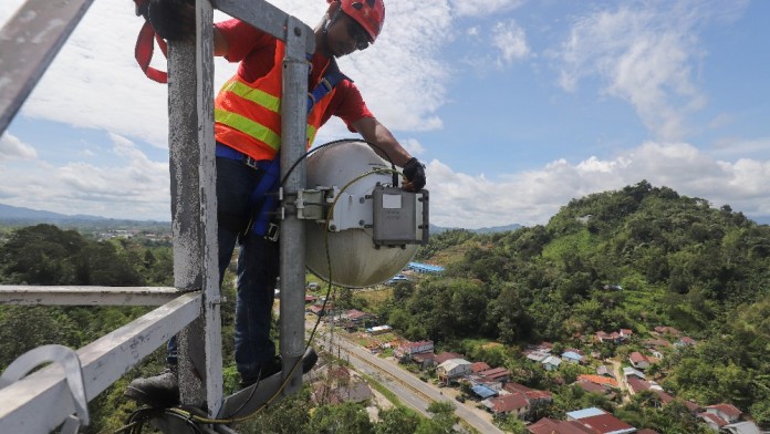 PREMIUM WRAP-UP: Peta Persaingan Internet Rumah 2025 yang Makin Gurih hingga Saham Alfamart (AMRT) jadi Sasaran Investor Asing