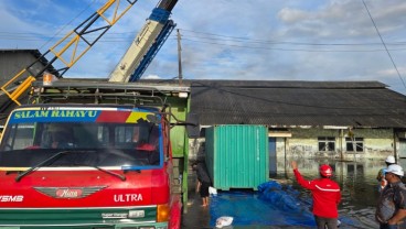 Tanggul Jebol Akibat Rob, Pelindo: Operasional Pelabuhan Tanjung Emas Masih Normal