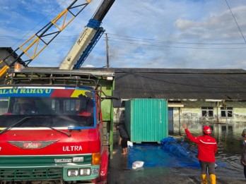 Tanggul Jebol Akibat Rob, Pelindo: Operasional Pelabuhan Tanjung Emas Masih Normal