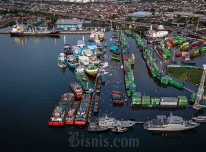 Pagar Pembatas Dermaga Jebol, Pelabuhan Tanjung Emas Tergenang Rob