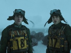 Aksi Robert Pattinson di Mickey 17 Kini Hadir di Max