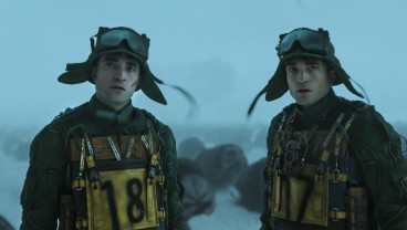 Aksi Robert Pattinson di Mickey 17 Kini Hadir di Max