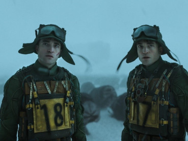 Aksi Robert Pattinson di Mickey 17 Kini Hadir di Max