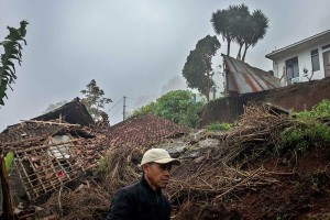 Sejumlah Rumah Rusak Akibat Bencana Tanah Longsor di Lembang