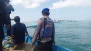 Perahu Nelayan Terbalik Dihantam Ombak di Garut, 10 Korban Selamat Dievakuasi