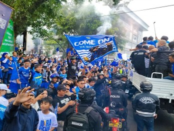 Bandung Lautan Biru, Orang Tua hingga Balita Tumpah Ruah Sambut Persib Juara