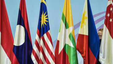 KTT Asean 2025 Dibayangi Dilema Tarif Trump dan Rayuan Dagang China