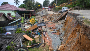 Jalan Amblas di Poros Samarinda-Balikpapan