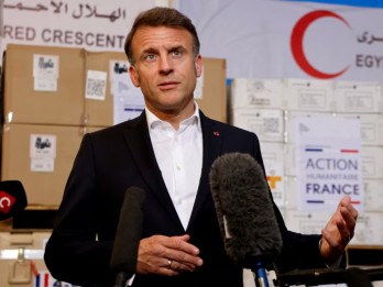 Macron Ditampar Istri di Pesawat, Kantor Kepresidenan Prancis Kasih Klarifikasi