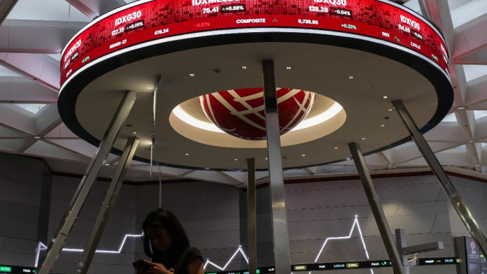 Indeks Bisnis-27 Dibuka Menguat, Saham BRPT, ISAT, hingga TLKM Moncer