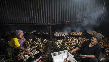 Produksi Ikan Asap di Semarang