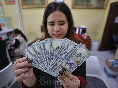 Dolar AS Merangkak Naik, Rupiah Dibuka Lesu ke Level Rp16.295