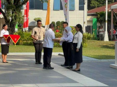 Pramono Serahkan SK 3.419 CPNS Pemprov Jakarta, Mulai Bekerja 2 Juni