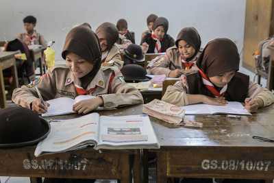 Mahkamah Konstitusi Putuskan SD-SMP Negeri dan Swasta Gratis