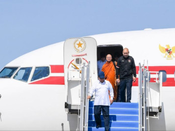 Prabowo Sambut Emmanuel Macron di Yogyakarta International Airport