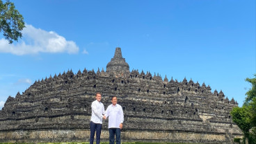 Birunya Langit Borobudur Saat Kunjungan Prabowo dan Macron