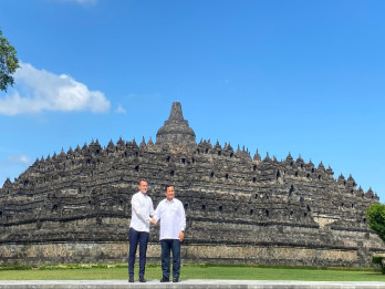 Birunya Langit Borobudur Saat Kunjungan Prabowo dan Macron