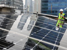 Transisi Energi Bersih, PLN Pasang PLTS Supersun di Gili Asahan Lombok