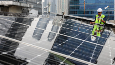 Transisi Energi Bersih, PLN Pasang PLTS Supersun di Gili Asahan Lombok