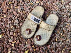 Mengenal Upanat, Sandal Khusus yang Harusnya Dipakai saat Berkunjung ke Candi Borobudur