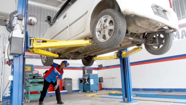 Simak! Ini 5 Dampak Buruk Jika Telat Ganti Oli Gardan Mobil Matic