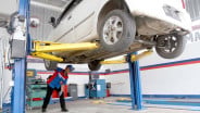 Simak! Ini 5 Dampak Buruk Jika Telat Ganti Oli Gardan Mobil Matic