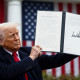 Timeline Kebijakan Tarif Trump, dari Perang Lawan China Sampai Pemblokiran
