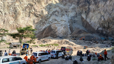 Longsor Tambang Gunung Kuda, Cirebon: 11 Korban Masih Dalam Pencarian