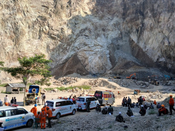 Longsor Tambang Gunung Kuda, Cirebon: 11 Korban Masih Dalam Pencarian