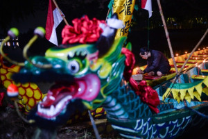 Ritual Memandikan Perahu Peh Cun di Tangerang