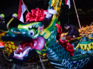 Ritual Memandikan Perahu Peh Cun di Tangerang