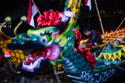 Ritual Memandikan Perahu Peh Cun di Tangerang