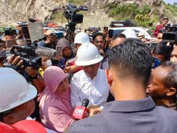Pemprov Jabar akan Tanggung Biaya Hidup Anak Korban Longsor Gunung Kuda Cirebon