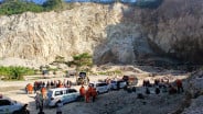 Longsor Gunung Kuda: Pencarian Berlanjut, 8 Orang Masih Tertimbun