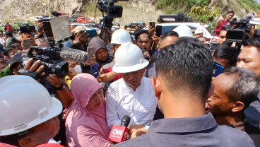 Dedi Mulyadi akan Panggil Perhutani Terkait Longsor di Tambang Gunung Kuda Cirebon