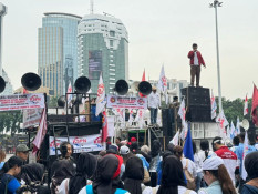 Buruh Demo Besar-besaran di Depan Istana Hari Ini, Berikut Tuntutannya