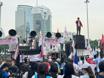 Buruh Demo Tolak Impor Ilegal: Rugikan Industri & Picu PHK Massal