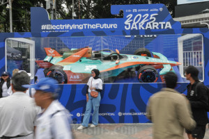 Jelang Formula E, Jakpro Pajang Replika Mobil Formula E Gen3 Evo