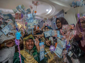 Tradisi Unik Suku Makian Dalam Menyambut Pasangan Pengantin Yang Baru Menikah