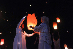 Keindahan Festival Lampion di Pantai Ngliyep Jawa Timur