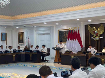 Prabowo Gelar Rapat Terbatas Bersama Menteri, Bahas Pangan hingga Stimulus Diskon Tarif