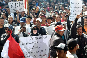 Ratusan Pedagang Geruduk Balaikota Bogor Untuk Menolak Relokasi Permanen