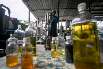 Pembuatan BBM Alternatif Dari Sampah Plastik