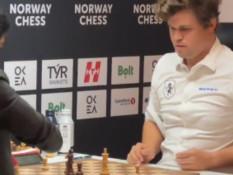 Momen GM Catur Magnus Carlsen Gebrak Meja saat Dikalahkan Remaja 19 Tahun
