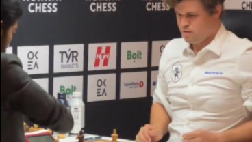 Momen GM Catur Magnus Carlsen Gebrak Meja saat Dikalahkan Remaja 19 Tahun