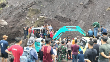 Polisi Tahan Tiga Orang Usai Longsor Tambang Ilegal di Garut