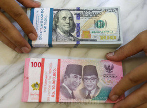 Rupiah Dibuka Melemah 0,02% ke Rp16.312 Per Dolar AS
